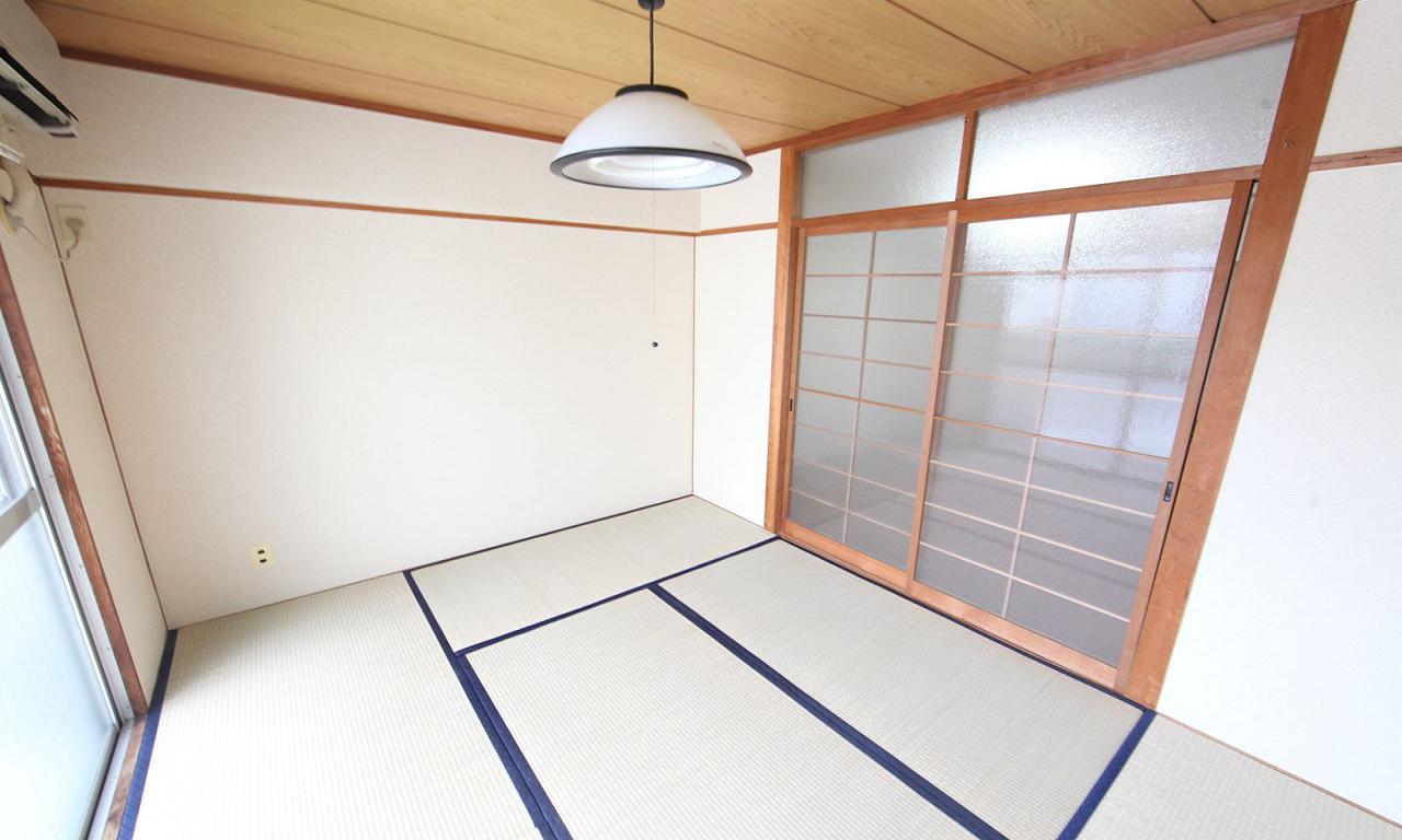 Other room space. Japanese-style room 6 quires Facing south