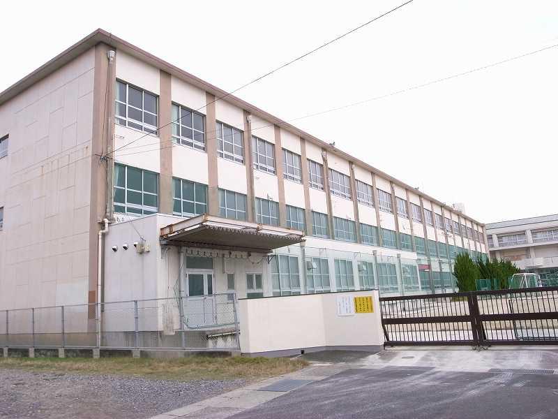 Junior high school. 1567m to Nagoya City camphor tree junior high school