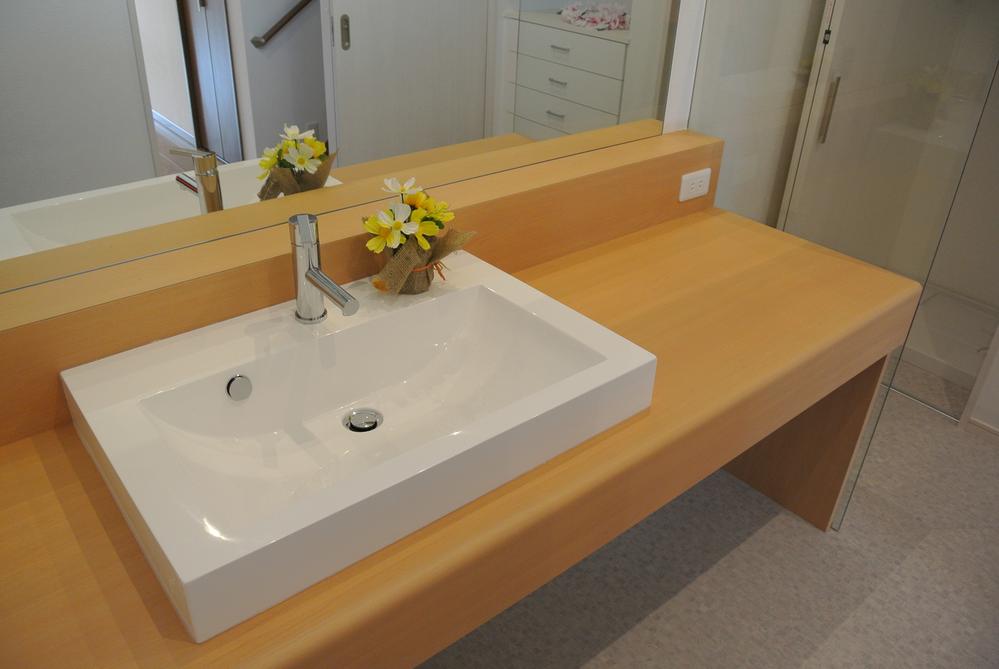 Wash basin, toilet. Indoor (11 May 2013) Shooting