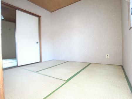 Living and room. The back of the Japanese-style room There closet