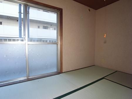 Washroom. Kitchen side Japanese-style room It can be used as a living.