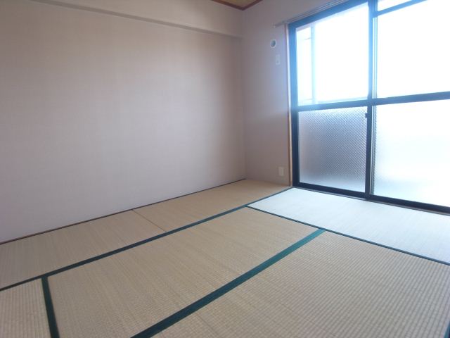 Living and room. It will calm me Japanese-style room