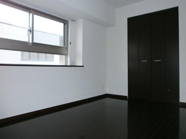 Non-living room. Indoor (12 May 2013) Shooting