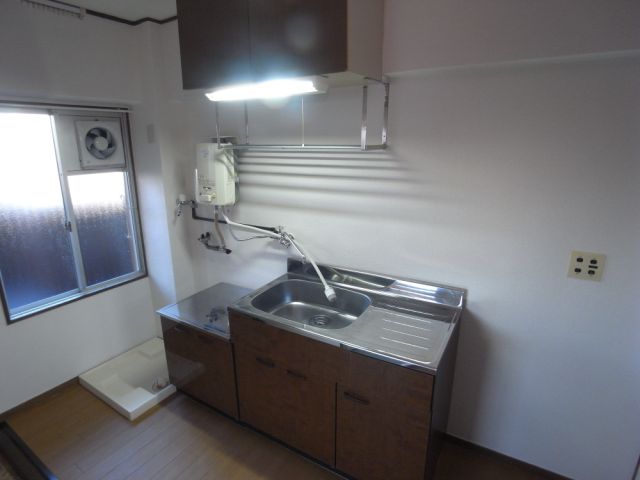 Kitchen. Gas stove can be installed