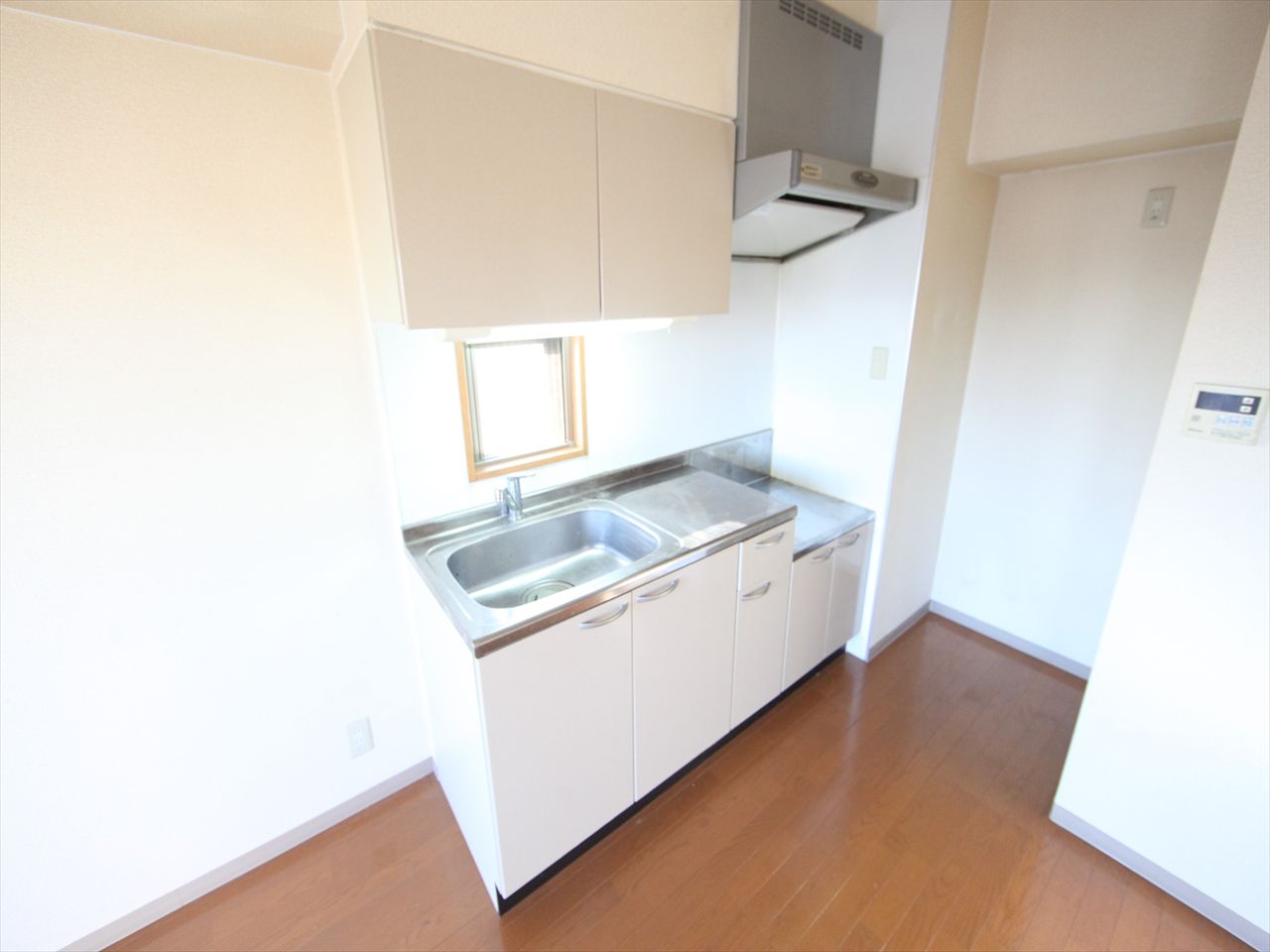 Kitchen. Kitchen (two-burner gas stove installation Allowed) Refrigerator ・ Microwave oven, etc. available OK