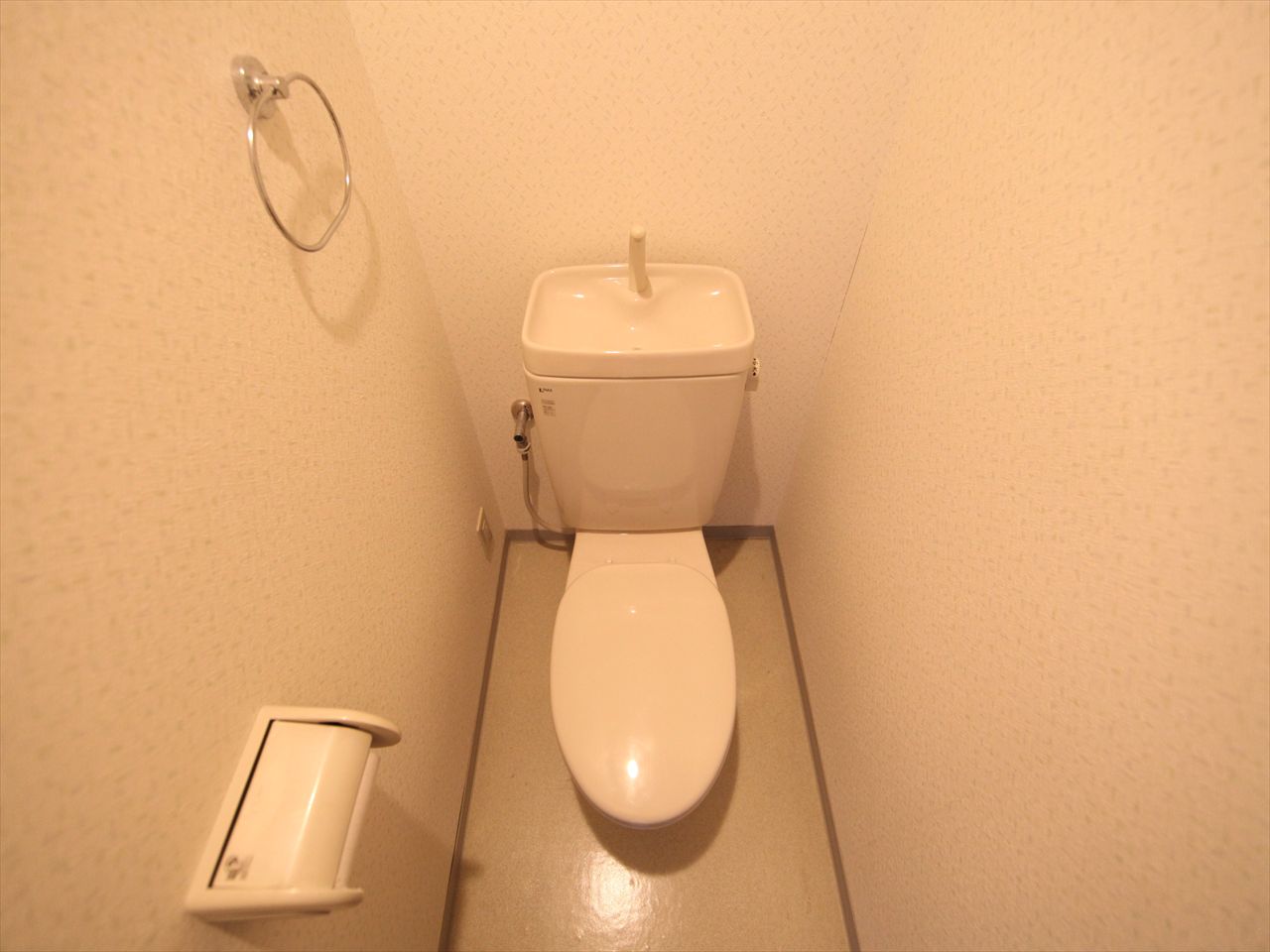 Toilet. Western-style toilet (bus ・ Another toilet)