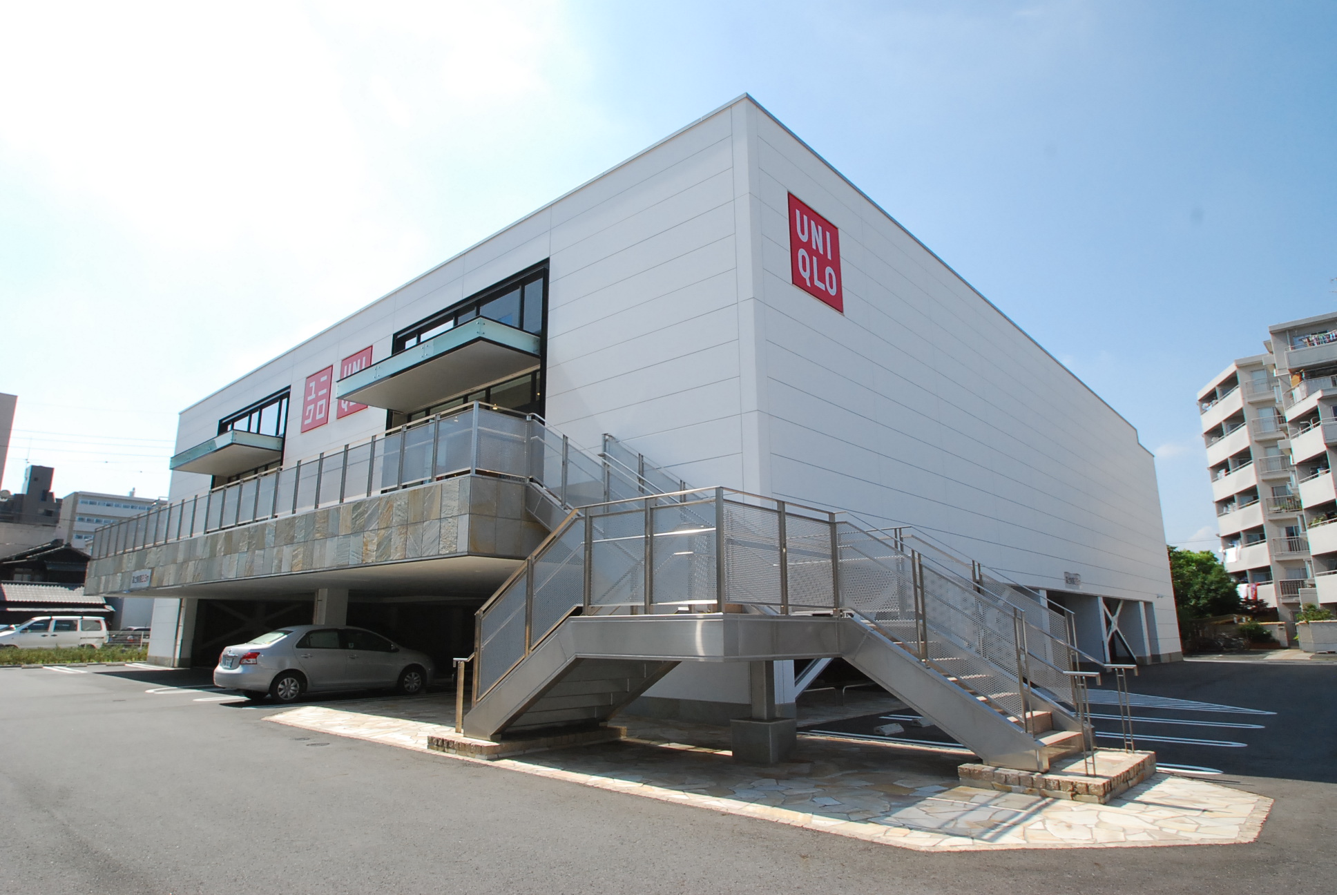 Shopping centre. 683m to UNIQLO white-walled shop (shopping center)