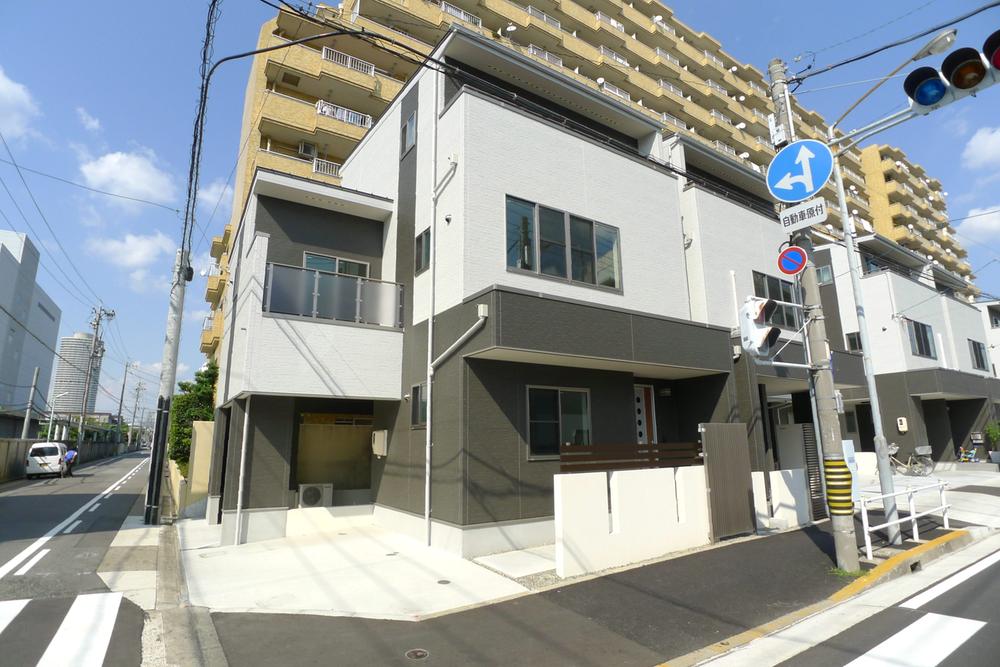 Local appearance photo. A building southwest corner lot