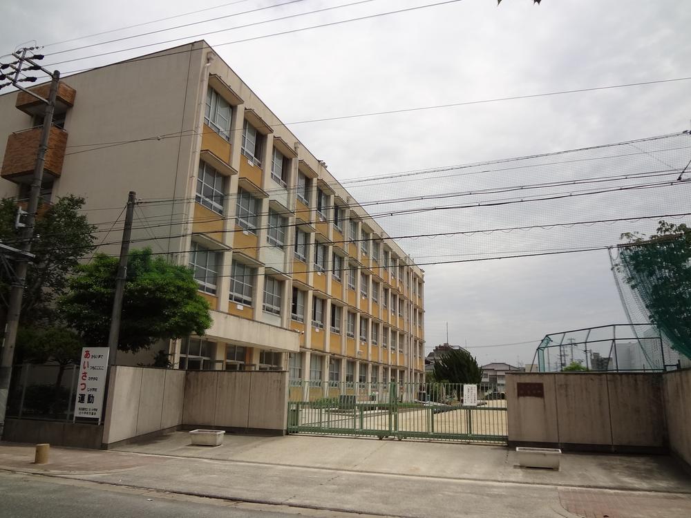 Junior high school. 821m to Nagoya City Tatsukita Ling junior high school