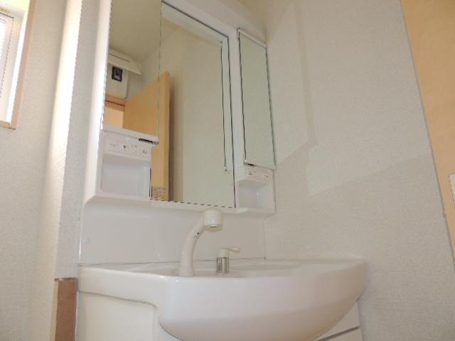 Wash basin, toilet. 1 Building 