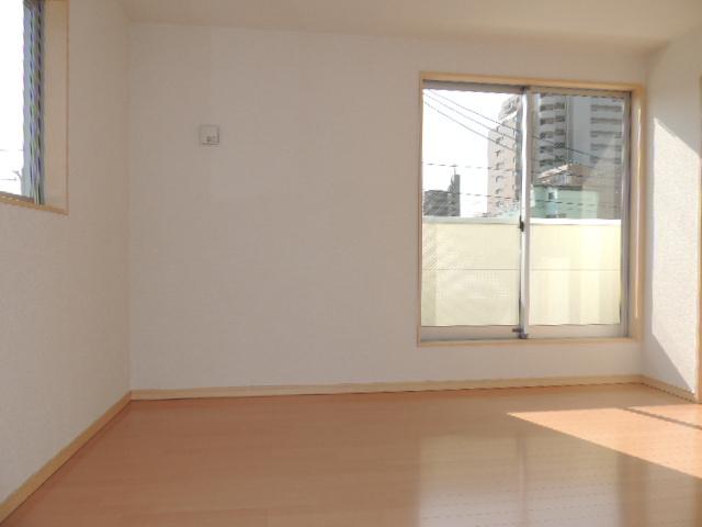 Non-living room. 1 Building