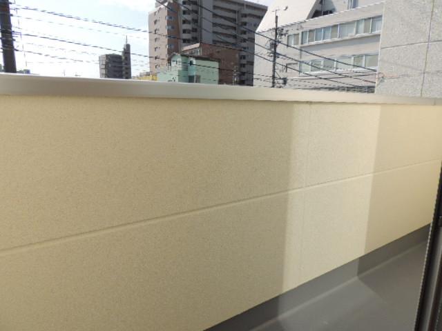 Balcony. 1 Building