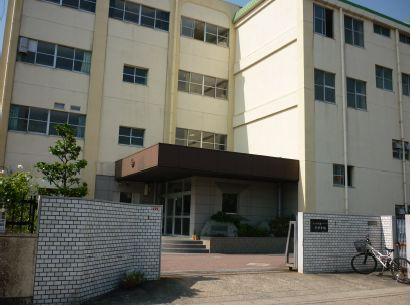 Junior high school. 1044m to Nagoya Tatsukita junior high school