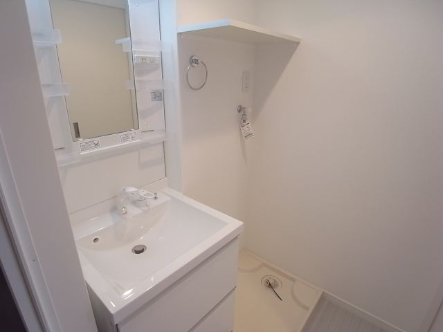 Washroom. It is also easier to prepare in the morning because the independent wash basin!