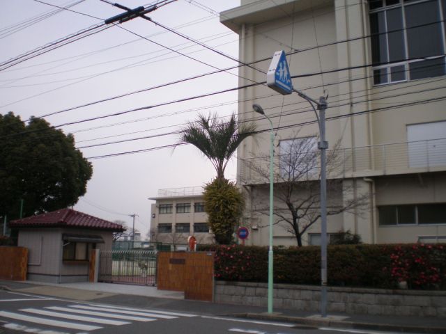 Junior high school. 1300m to private Kinjo Gakuin junior high school (junior high school)