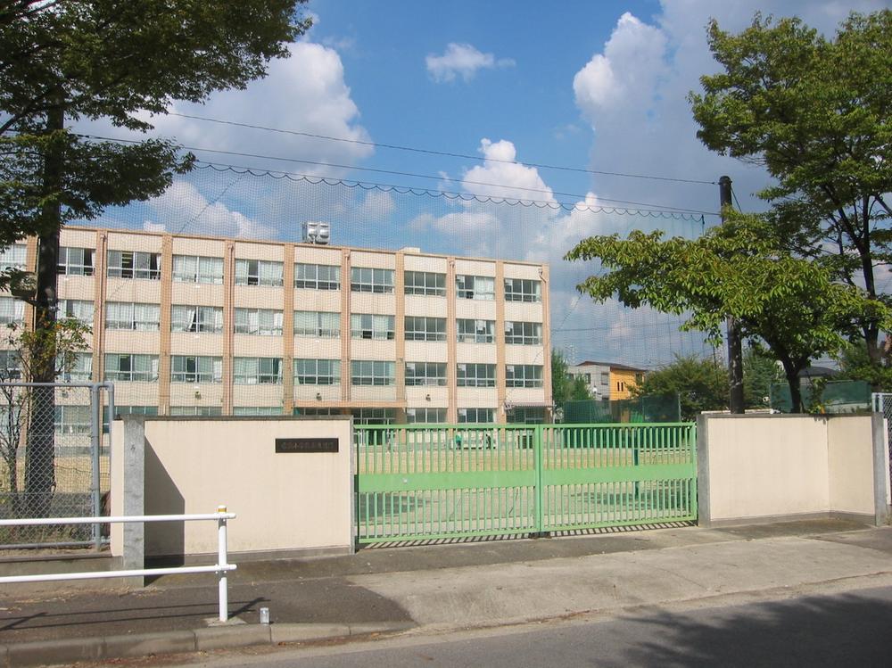 Primary school. Miyamae until elementary school 200m