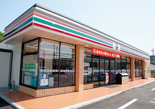 Convenience store. Seven-Eleven Nagoya River Nakamachi store up (convenience store) 212m