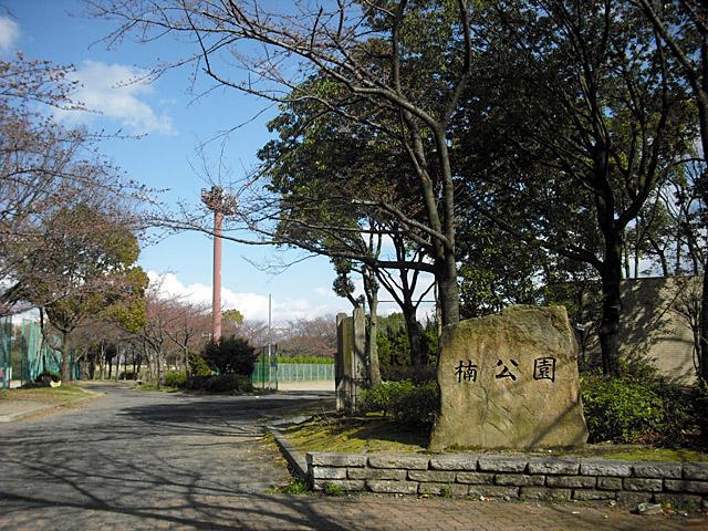 park. 890m until the camphor tree park