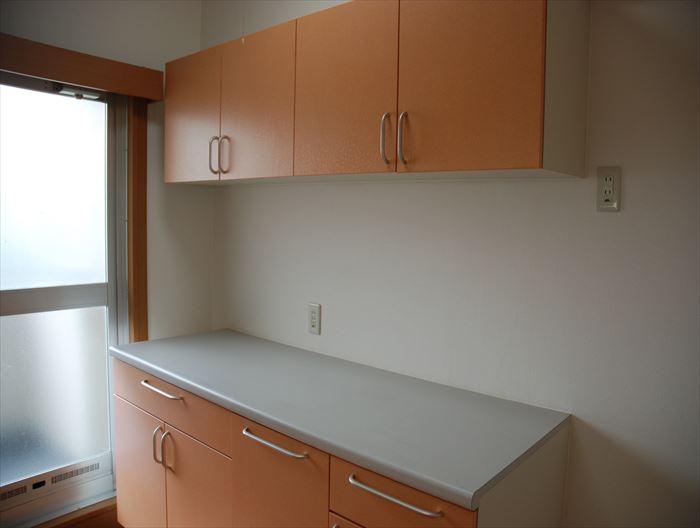 Kitchen. The kitchen is equipped with large storage shelf