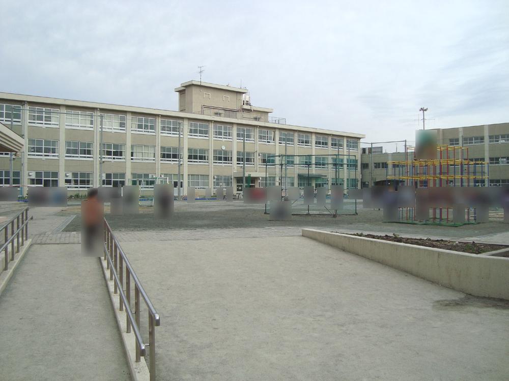 Primary school. Kusunoki until elementary school 1090m