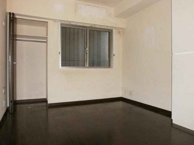 Non-living room. Indoor (12 May 2013) Shooting