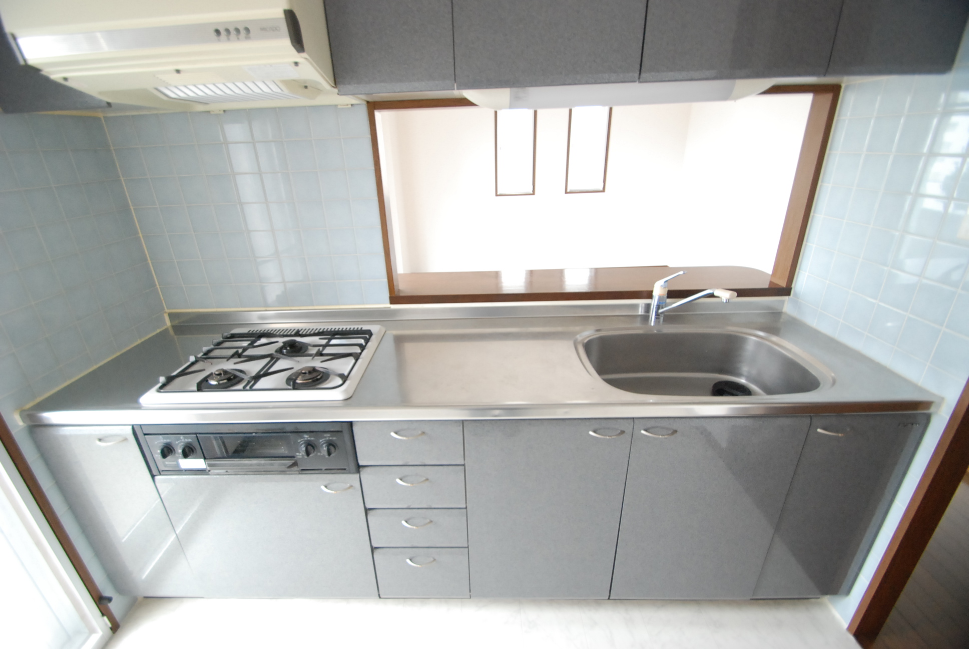 Kitchen. 3-burner stove system Kitchen