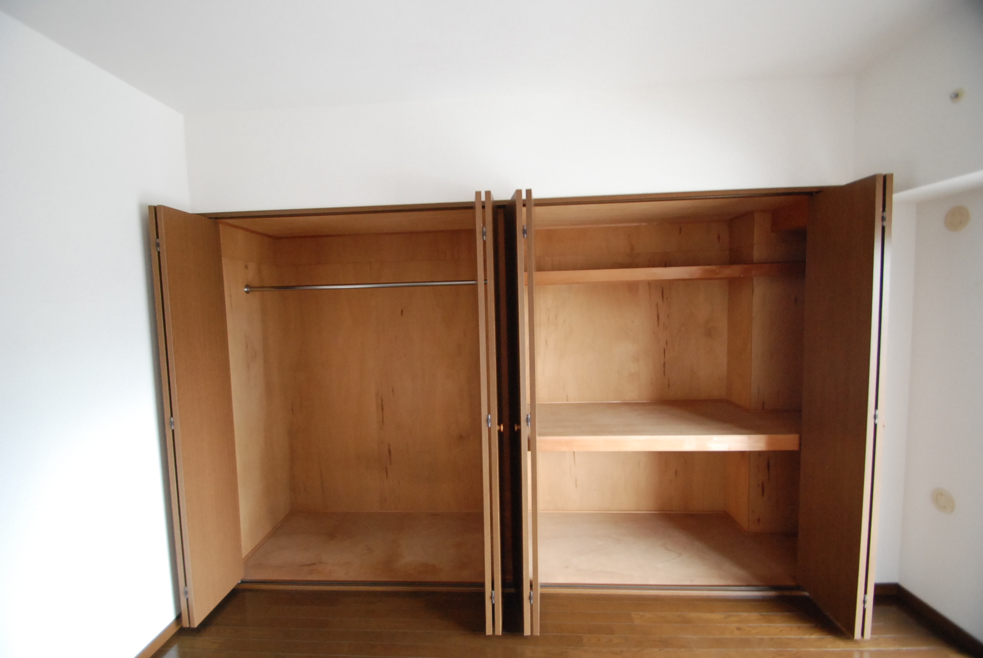 Receipt. Spacious closet