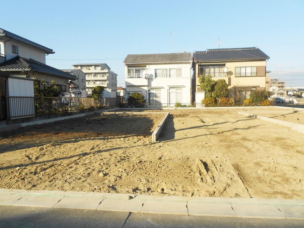 Local photos, including front road. Local panoramic view: 2013 December 25, shooting