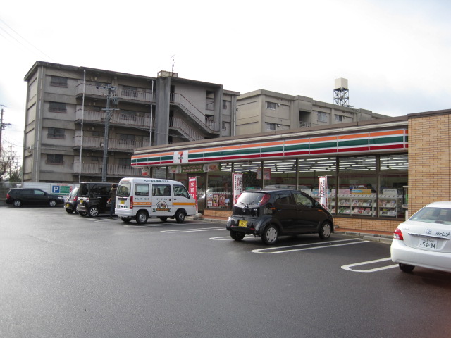 Convenience store. Seven-Eleven Nagoya Kamiidaminami the town store (convenience store) to 366m