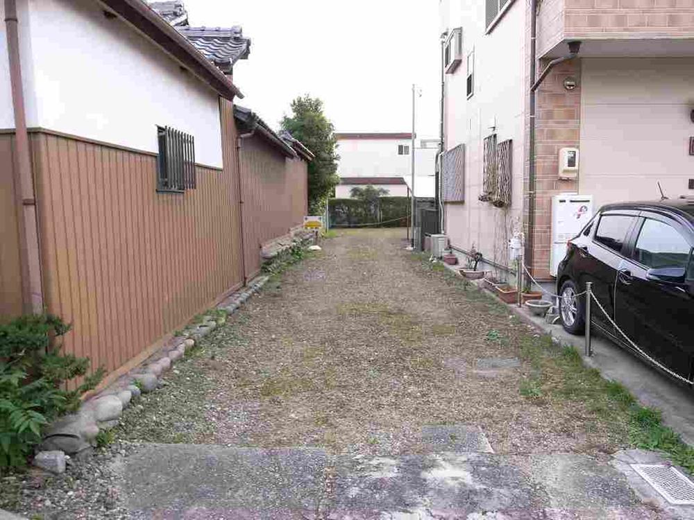 Local appearance photo. Frontage: approximately 3m site (October 2013) Shooting