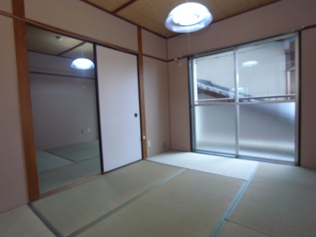 Living and room. It is easy to use popular 2 between the continuance of the Japanese-style room