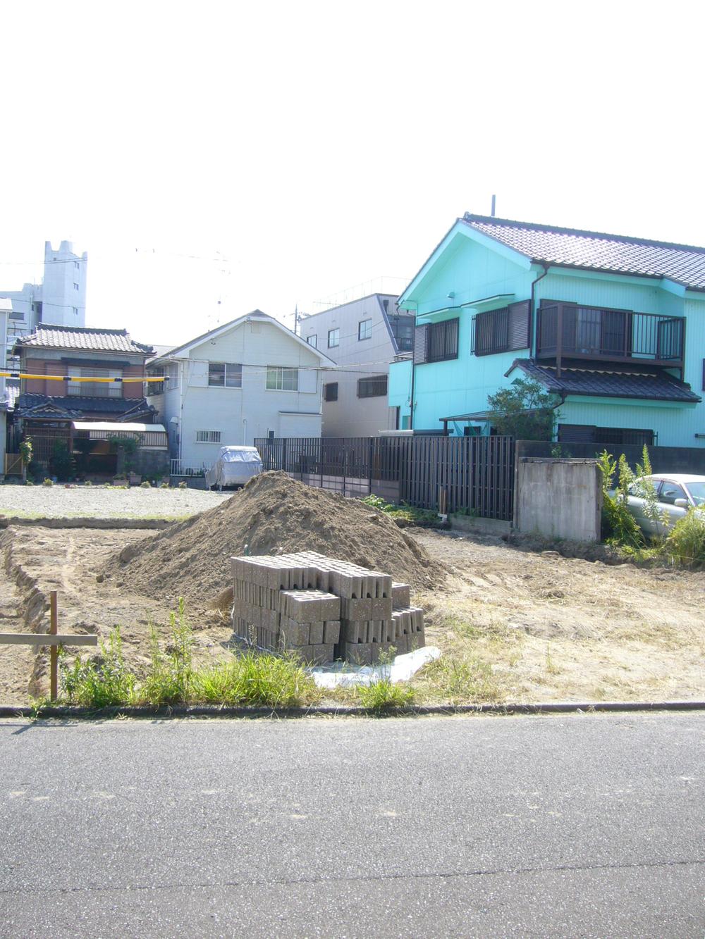 Local photos, including front road. 2014 in early March will be completed