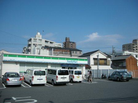 Convenience store. FamilyMart Yoshino chome store up (convenience store) 440m