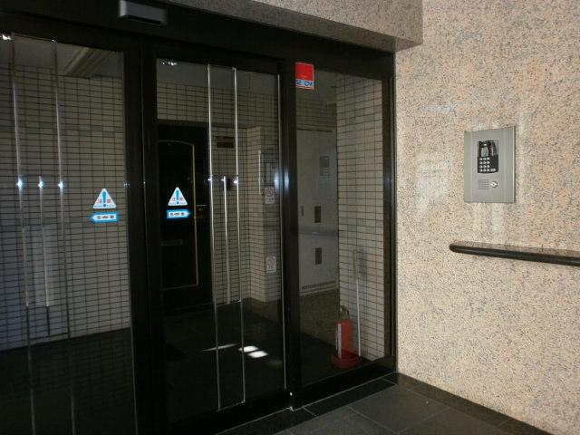 lobby. Equipped with Auto-lock with a monitor