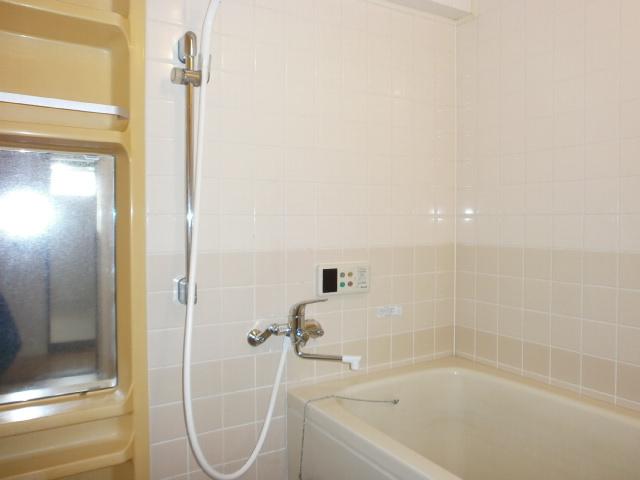 Bathroom. New mixing faucet, Was the construction of the shower. We also completed cleaning with reheating function (September 2013) Shooting