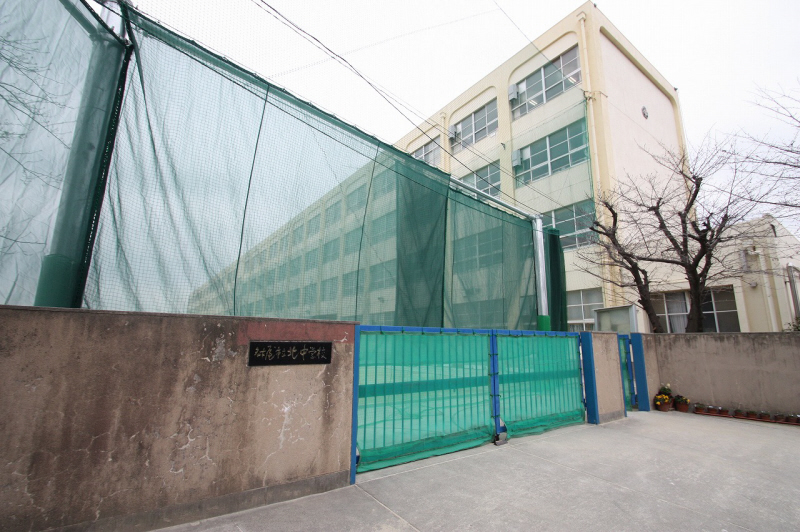 Junior high school. 1562m to the north junior high school (junior high school)