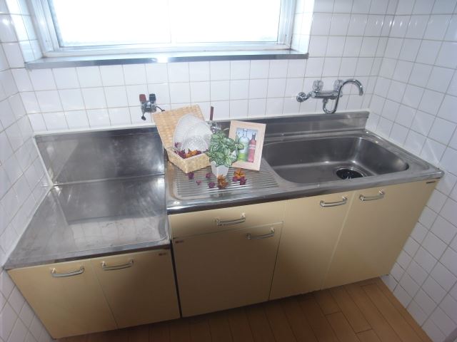 Kitchen. Gas stove can be installed