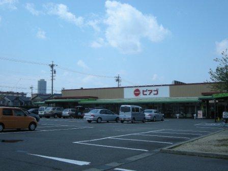 Supermarket. Piago taste 鋺店 to (super) 550m
