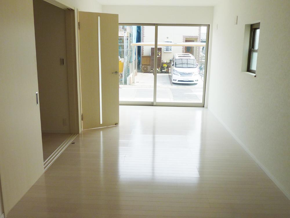 Living. living Beam show ・ High ceiling (2.7m), Spacious 16.7 Pledge of LDK