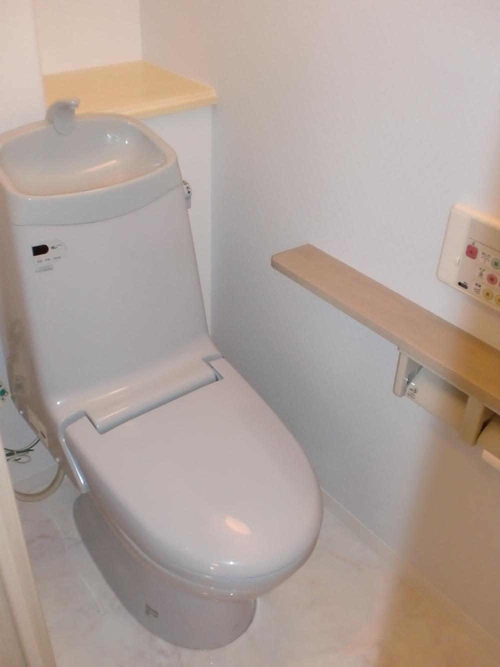 Toilet.  ■ Warm water washing toilet seat
