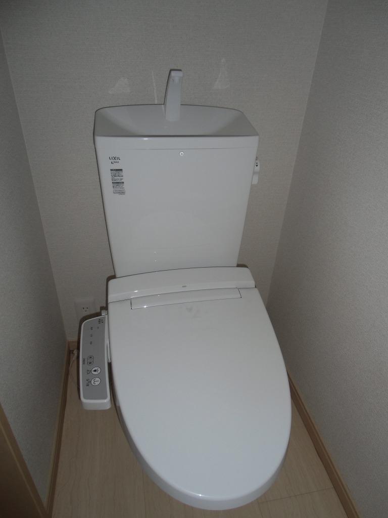 Toilet. Building 2 2013.10.21 shooting