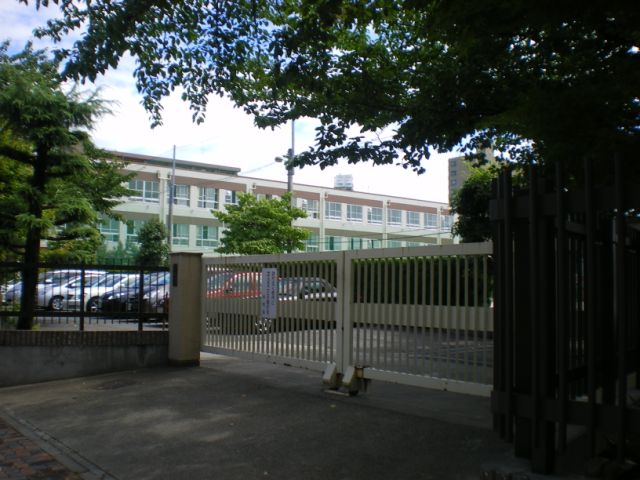 Primary school. 650m up to municipal Kaneshiro elementary school (elementary school)