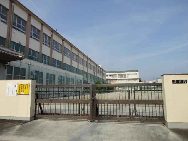 Junior high school. Kusunoki junior high school