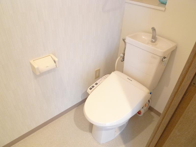 Toilet. Indoor (10 May 2013) Shooting Shower toilet