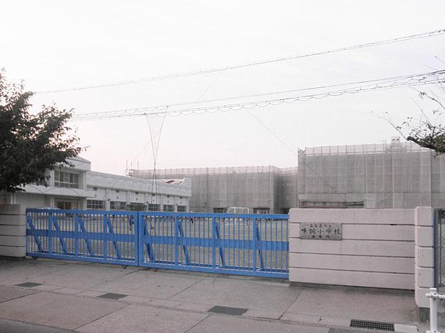 Primary school. 250m to taste 鋺小 school