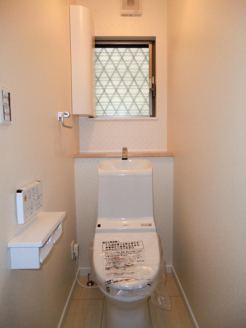 Toilet. Indoor (July 5, 2013) Shooting