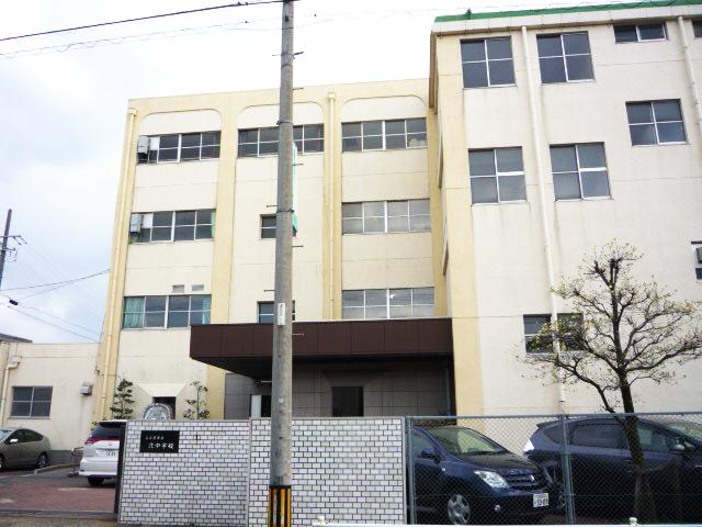 Junior high school. 260m to Nagoya Tatsukita junior high school