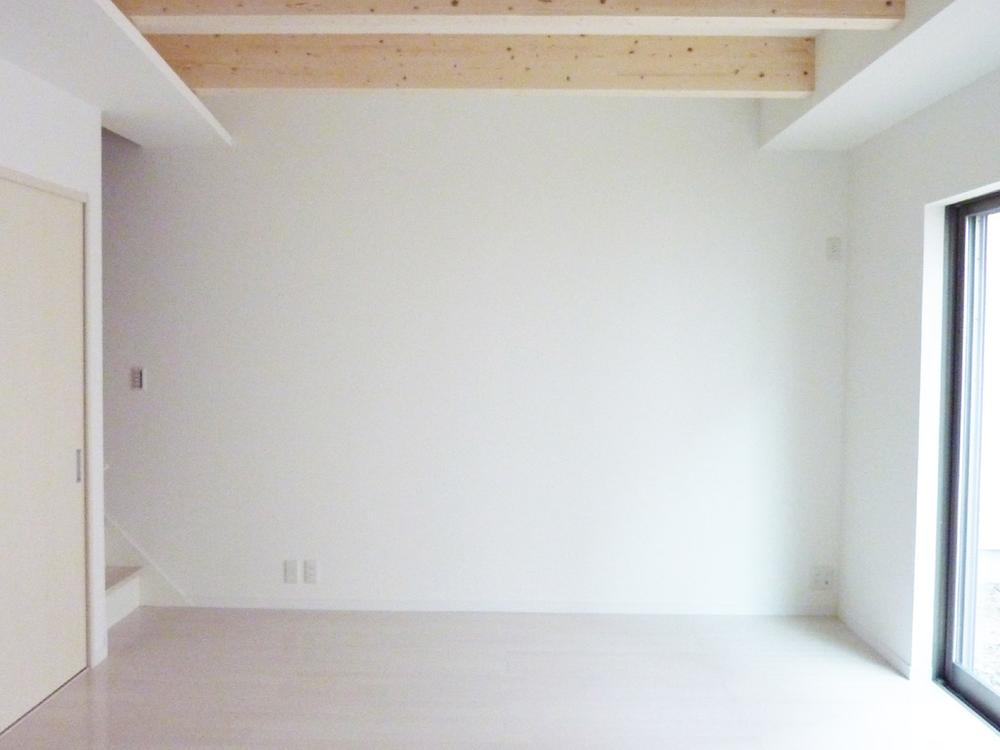 Living. F Building Living  Beam show ・ High ceiling (2.7m), Spacious LDK