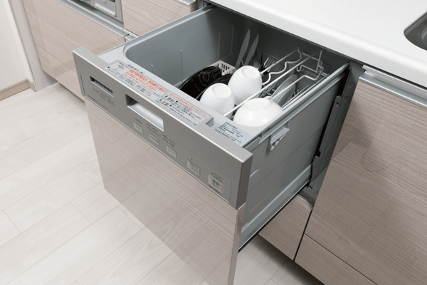 Kitchen.  [Dish washing and drying machine] And out of the dish it is easy to slide storage type of dish washing dryer. The new model reduces the burden of housework (same specifications)