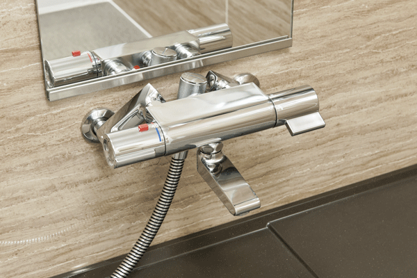 Bathing-wash room.  [Mixing faucet with thermostat] Set hot water temperature of the stable keep mixing faucet with a thermostat and supplies. You can adjust the hot water temperature easily (same specifications)